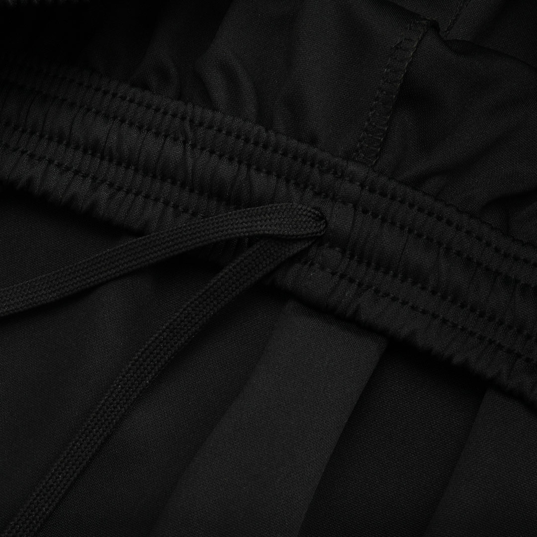 Liverpool Zipper Sweatshirt Kit(Top+Pants) 2025/26 - Soccerdeal