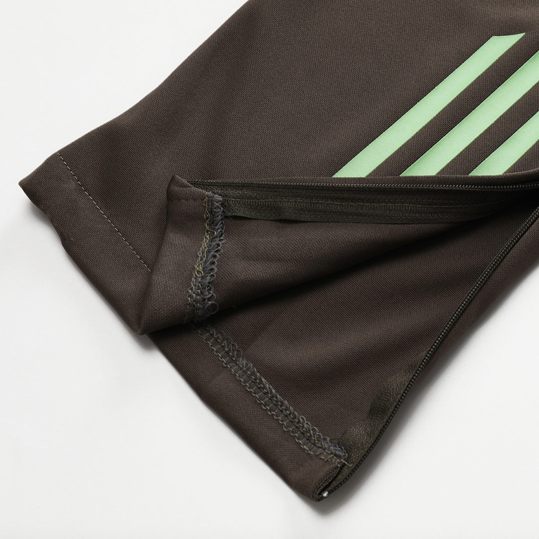 Real Madrid Zipper Sweatshirt Kit(Top+Pants) 2025/26 - Soccerdeal