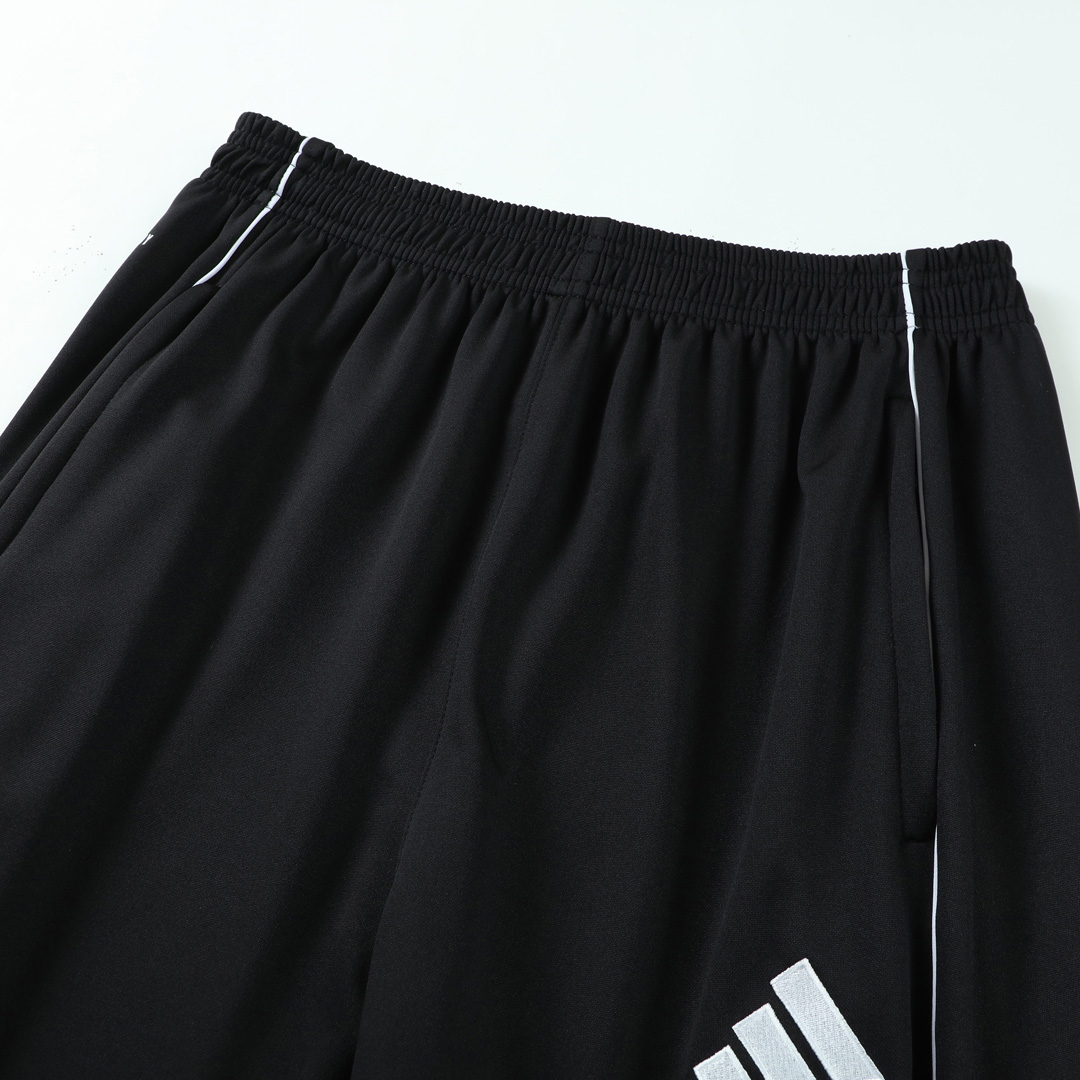 Real Madrid Zipper Sweatshirt Kit(Top+Pants) 2025/26 - Soccerdeal